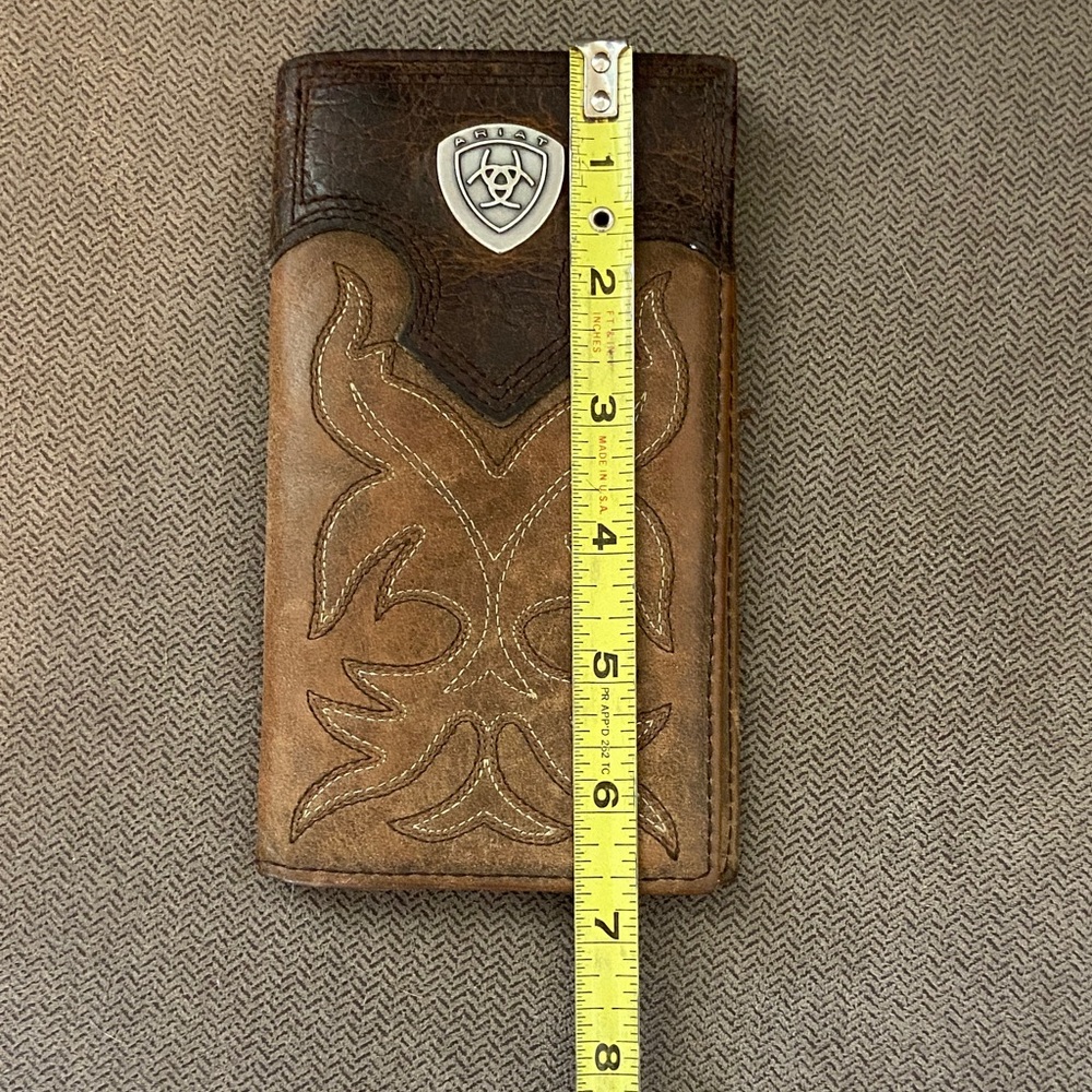 Ariat Brown Two-Tone Tooled Leather Wallet - Picture 9 of 11